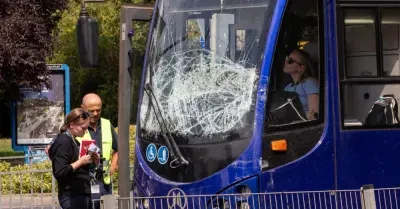 Wrocław: zderzenie tramwaju z busem, cztery osoby ranne