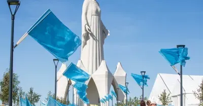 Wielki pomnik Matki Bożej Miłosiernej poświęcono we wsi Konotopie