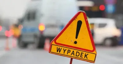 Dwie osoby zginęły, pięć zostało rannych w wypadku na DK91 w miejscowości Narkowy w woj. pomorskim