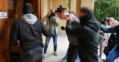 Kraków: sprawca śmiertelnego potrącenia małżeństwa z dzieckiem doprowadzony do prokuratury